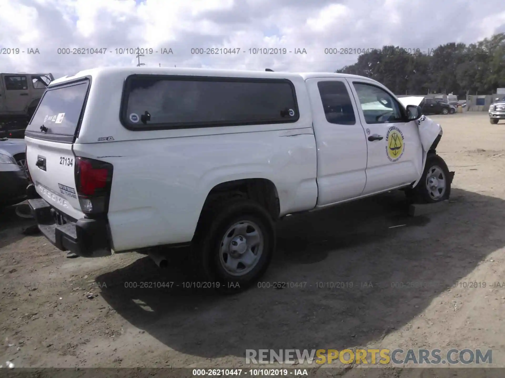 4 Photograph of a damaged car 5TFRX5GN5KX133008 TOYOTA TACOMA 2019