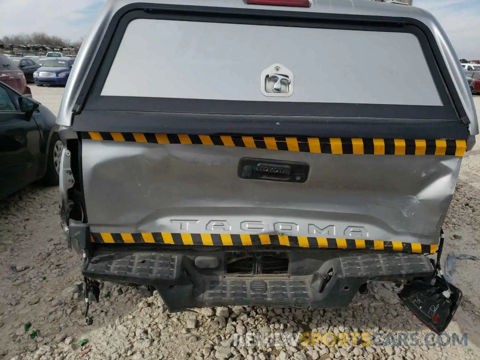 9 Photograph of a damaged car 5TFRX5GN5KX143876 TOYOTA TACOMA 2019