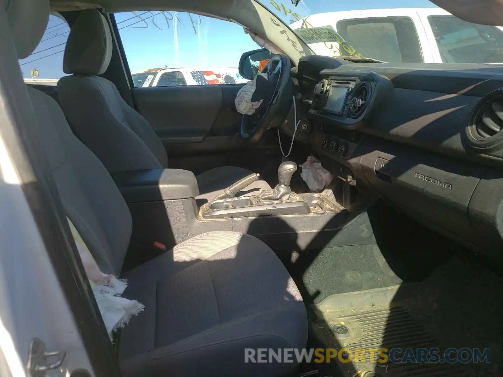 5 Photograph of a damaged car 5TFRX5GN5KX144218 TOYOTA TACOMA 2019