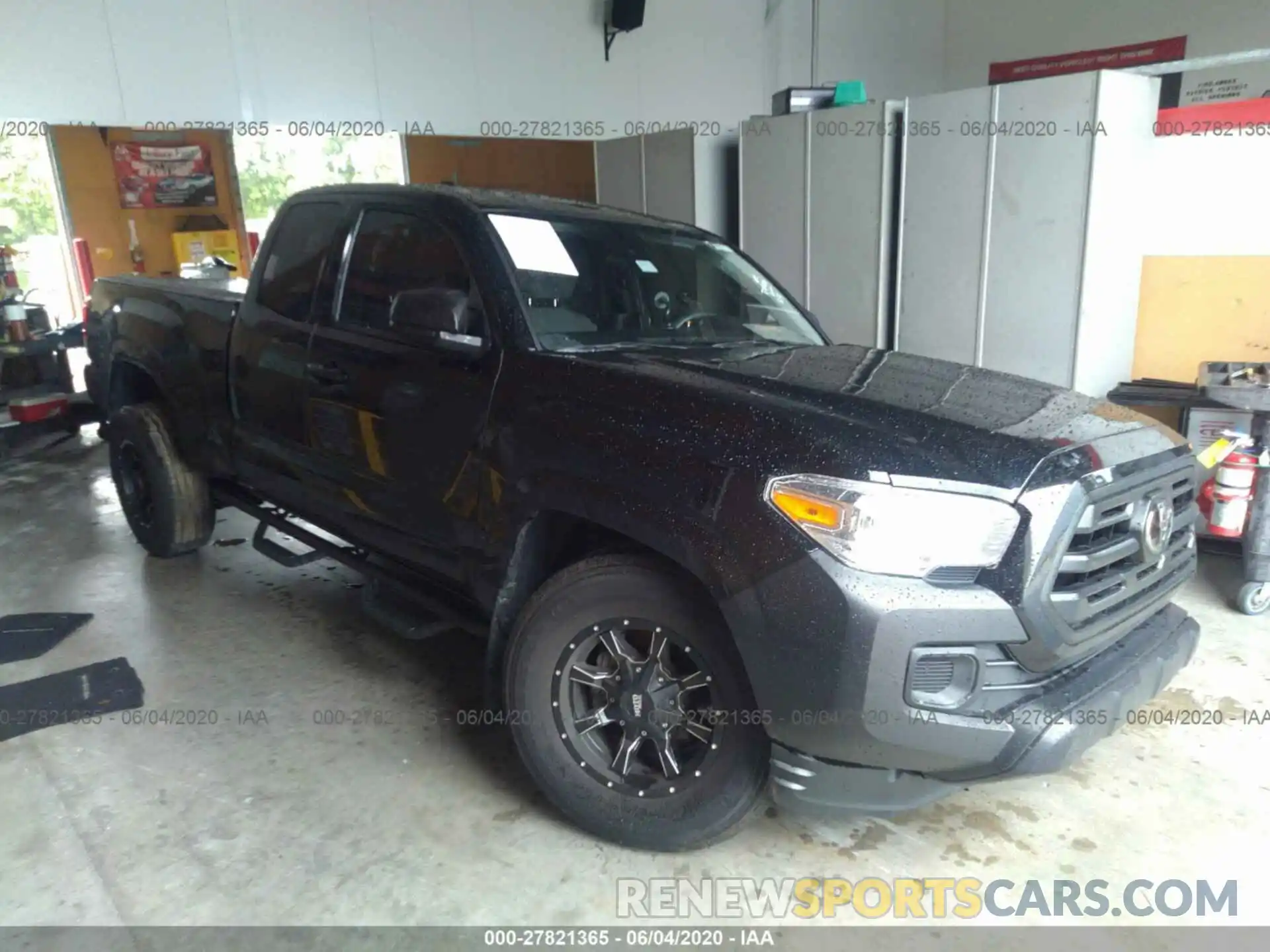 1 Photograph of a damaged car 5TFRX5GN5KX147040 TOYOTA TACOMA 2019