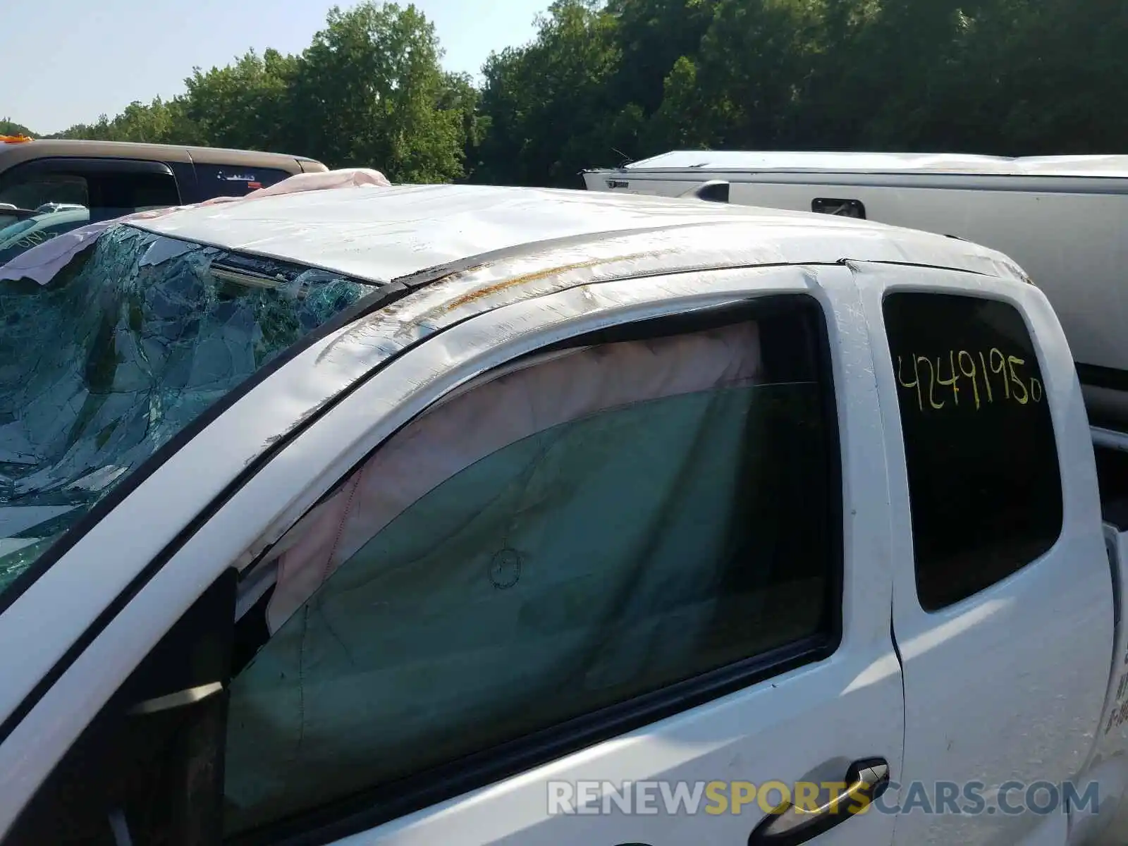 9 Photograph of a damaged car 5TFRX5GN5KX150455 TOYOTA TACOMA 2019