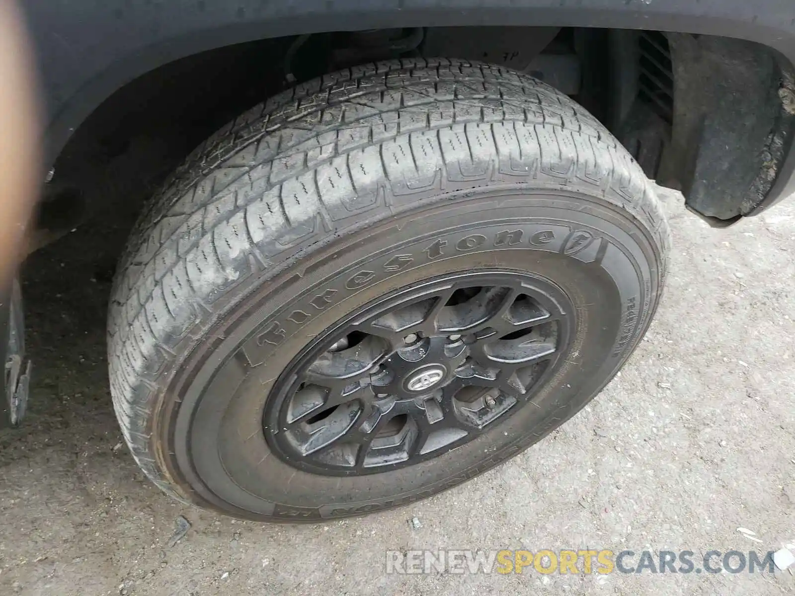 9 Photograph of a damaged car 5TFRX5GN5KX163383 TOYOTA TACOMA 2019