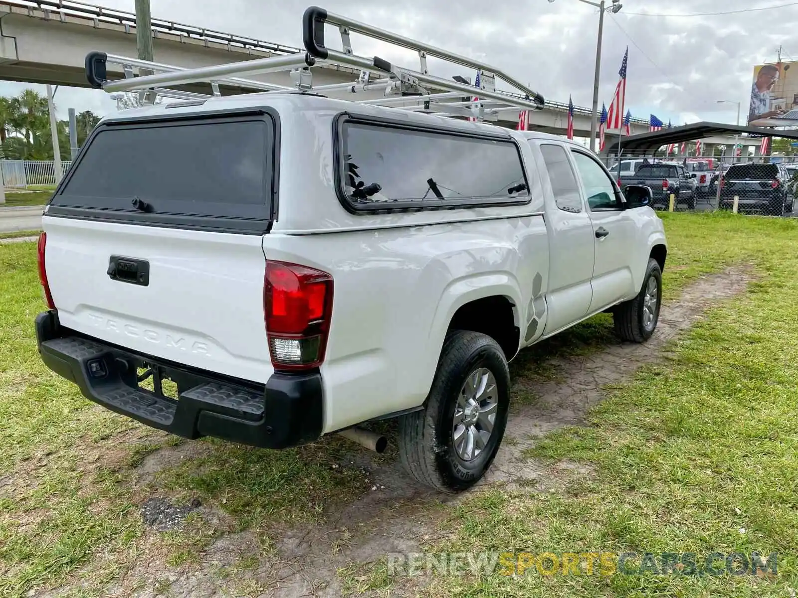 4 Фотография поврежденного автомобиля 5TFRX5GN6KX144521 TOYOTA TACOMA 2019