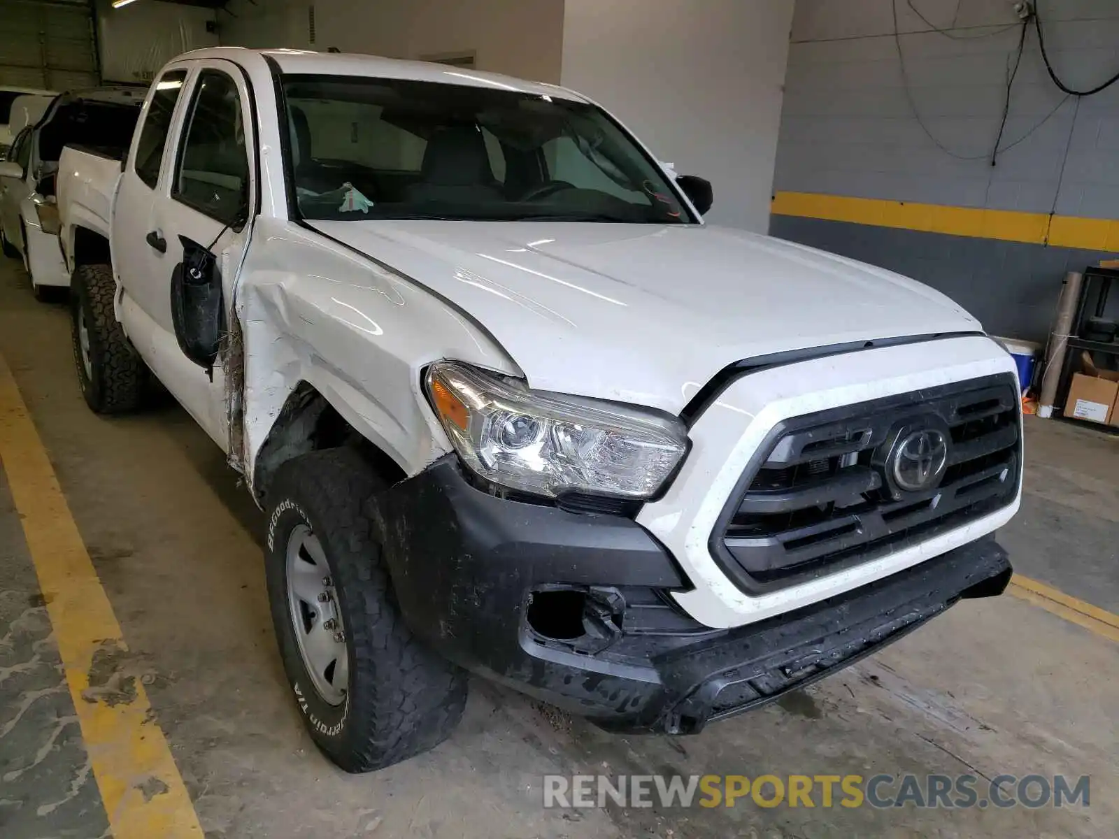 1 Photograph of a damaged car 5TFRX5GN7JX129475 TOYOTA TACOMA 2019