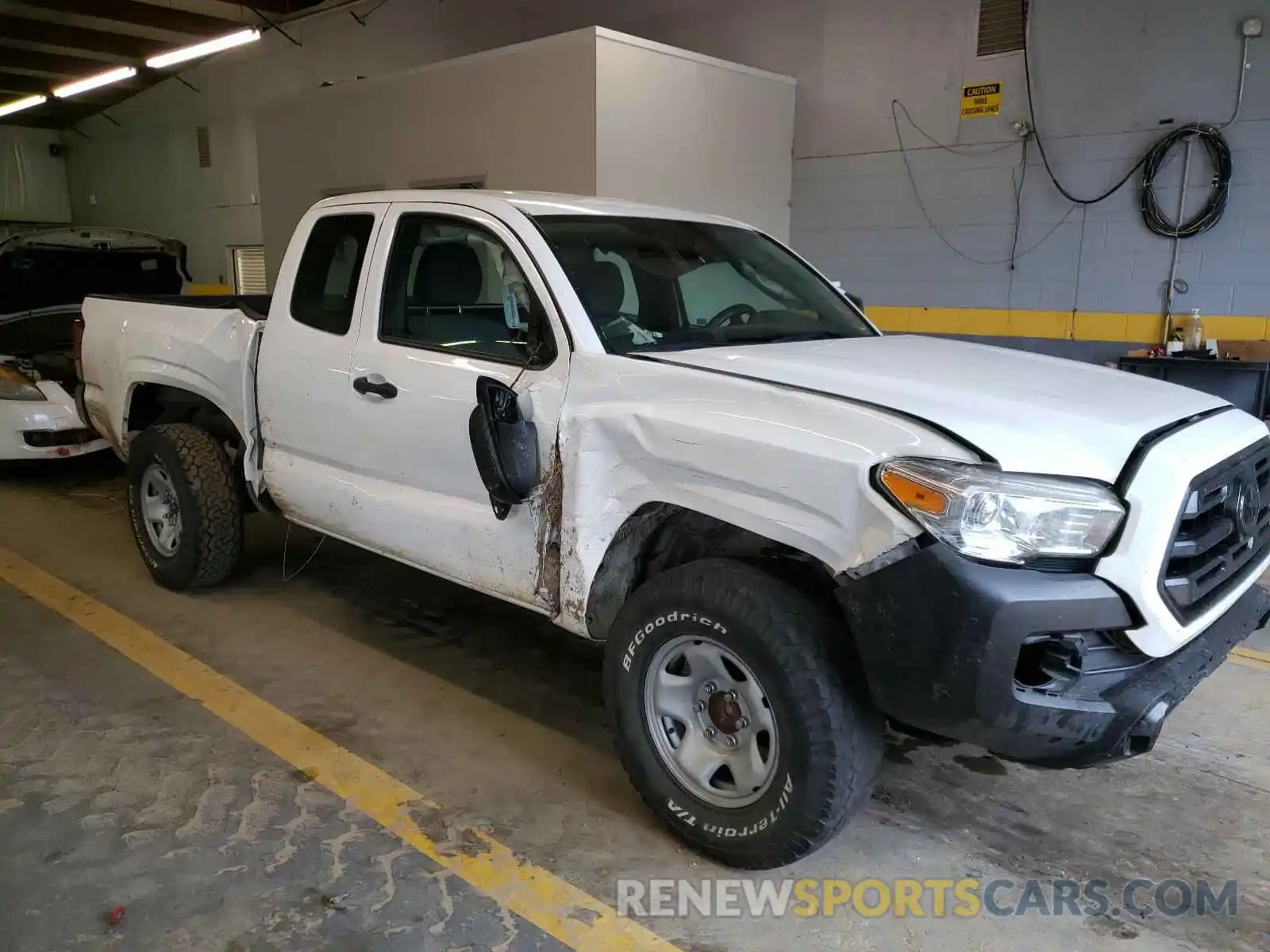 9 Photograph of a damaged car 5TFRX5GN7JX129475 TOYOTA TACOMA 2019