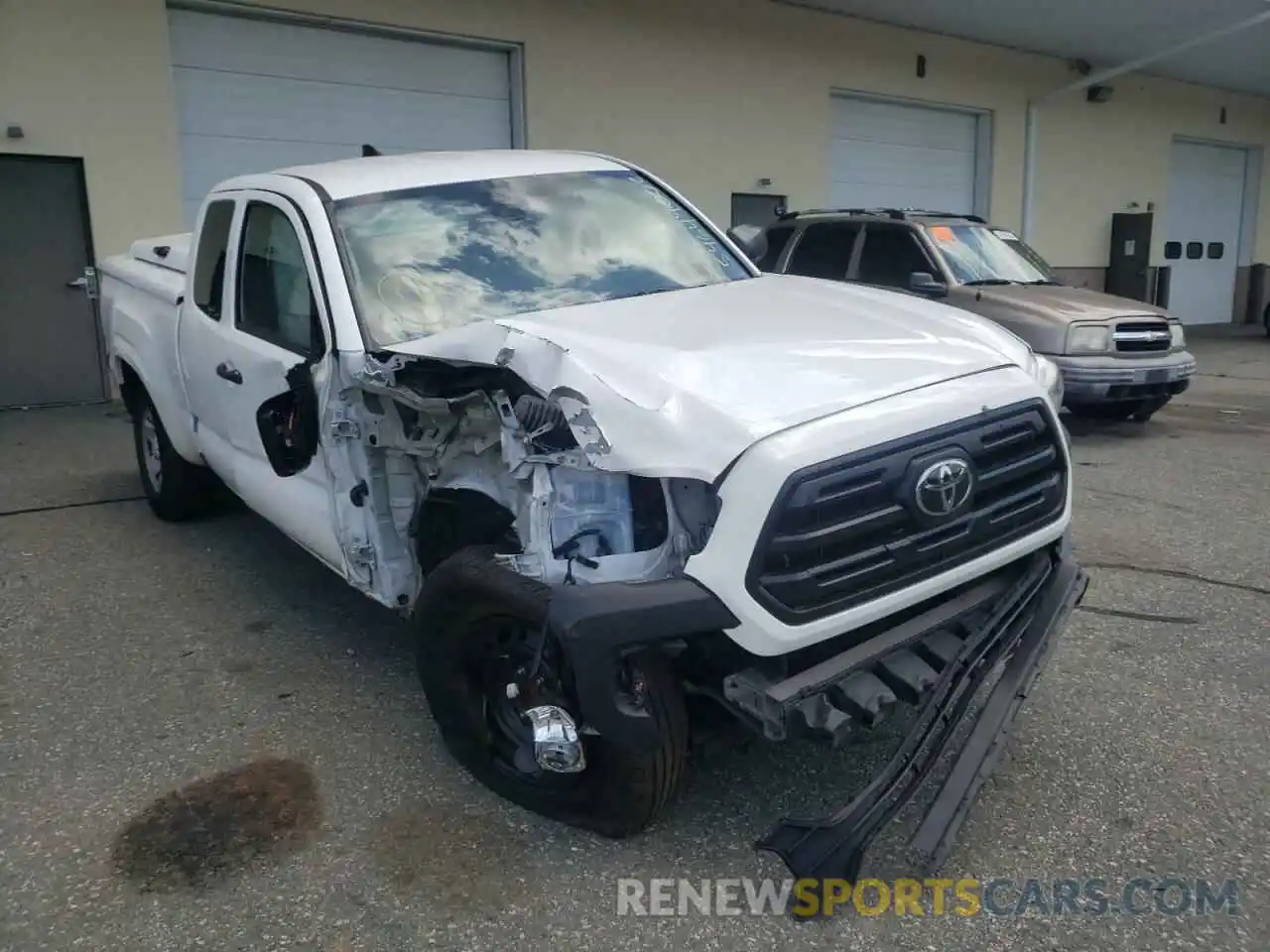 1 Photograph of a damaged car 5TFRX5GN8KX136131 TOYOTA TACOMA 2019