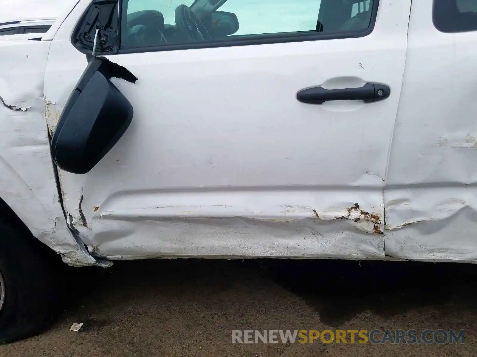 9 Photograph of a damaged car 5TFRX5GN8KX156931 TOYOTA TACOMA 2019