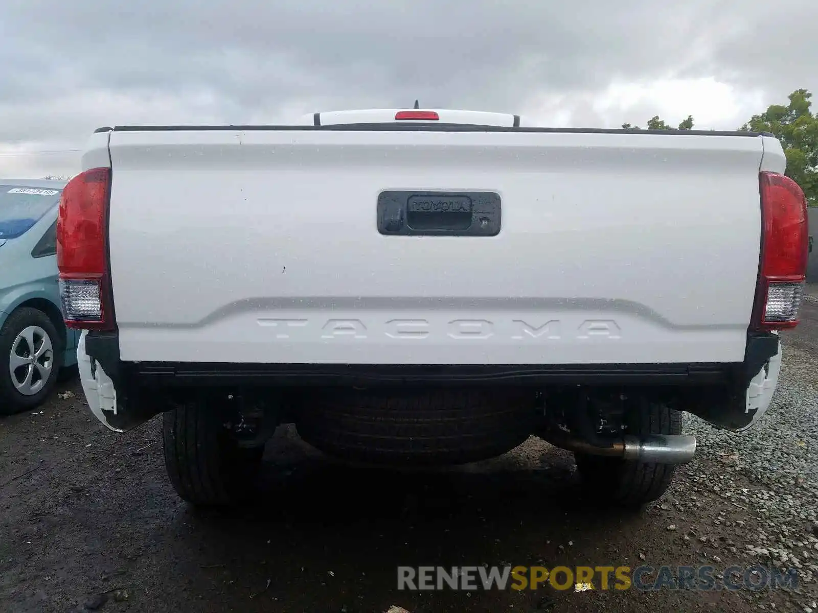 9 Photograph of a damaged car 5TFRX5GN9KX146585 TOYOTA TACOMA 2019