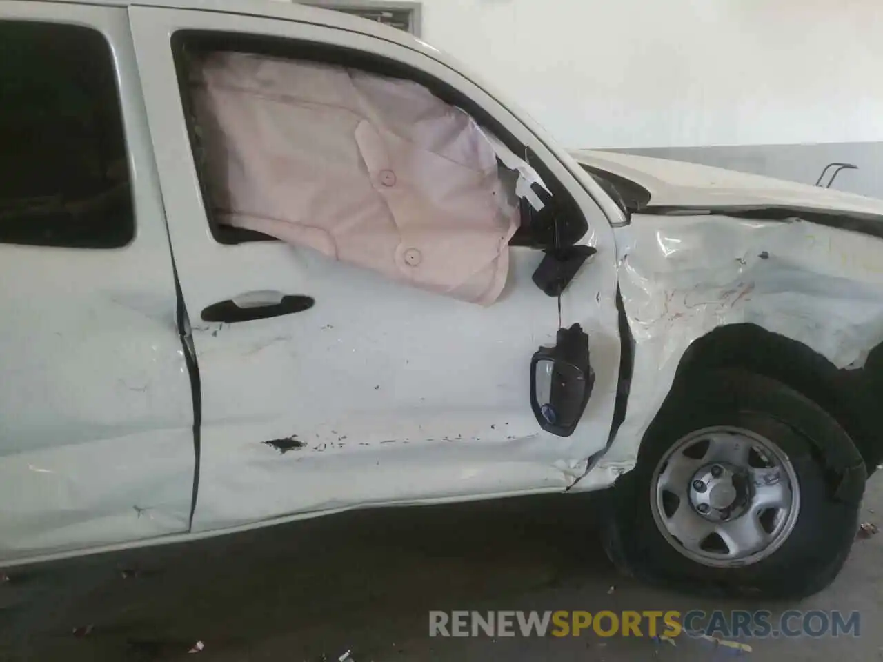 9 Photograph of a damaged car 5TFRX5GN9KX162866 TOYOTA TACOMA 2019