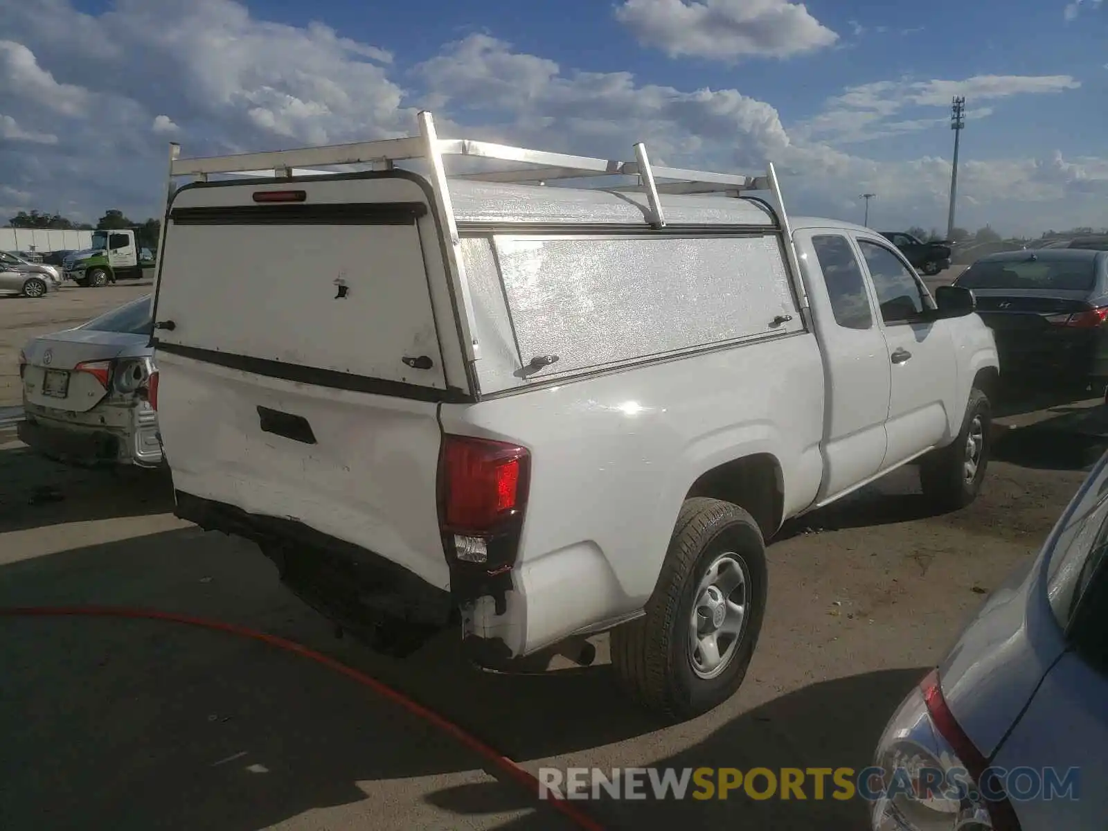 4 Photograph of a damaged car 5TFRX5GNXKX137653 TOYOTA TACOMA 2019