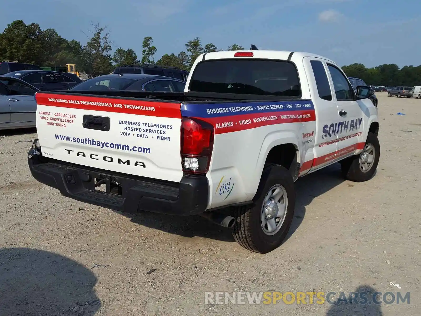 4 Photograph of a damaged car 5TFRX5GNXKX141220 TOYOTA TACOMA 2019