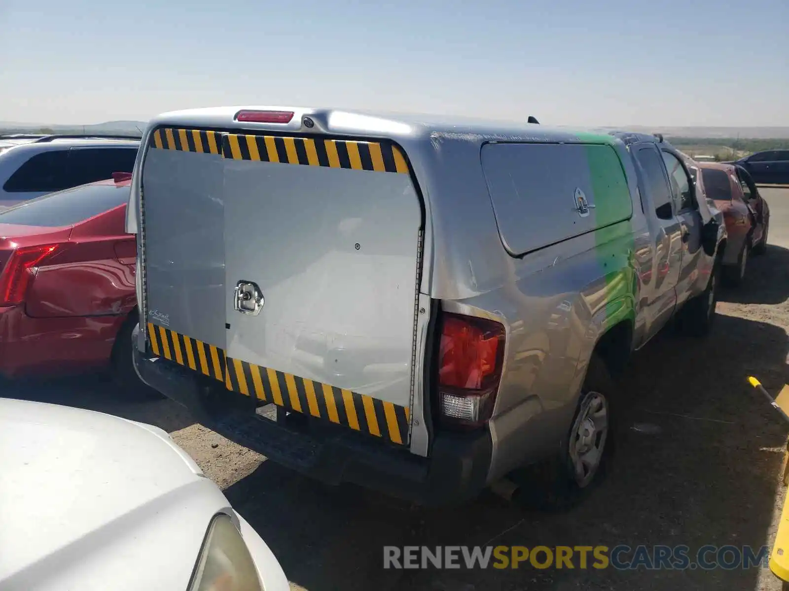 4 Photograph of a damaged car 5TFRX5GNXKX142495 TOYOTA TACOMA 2019