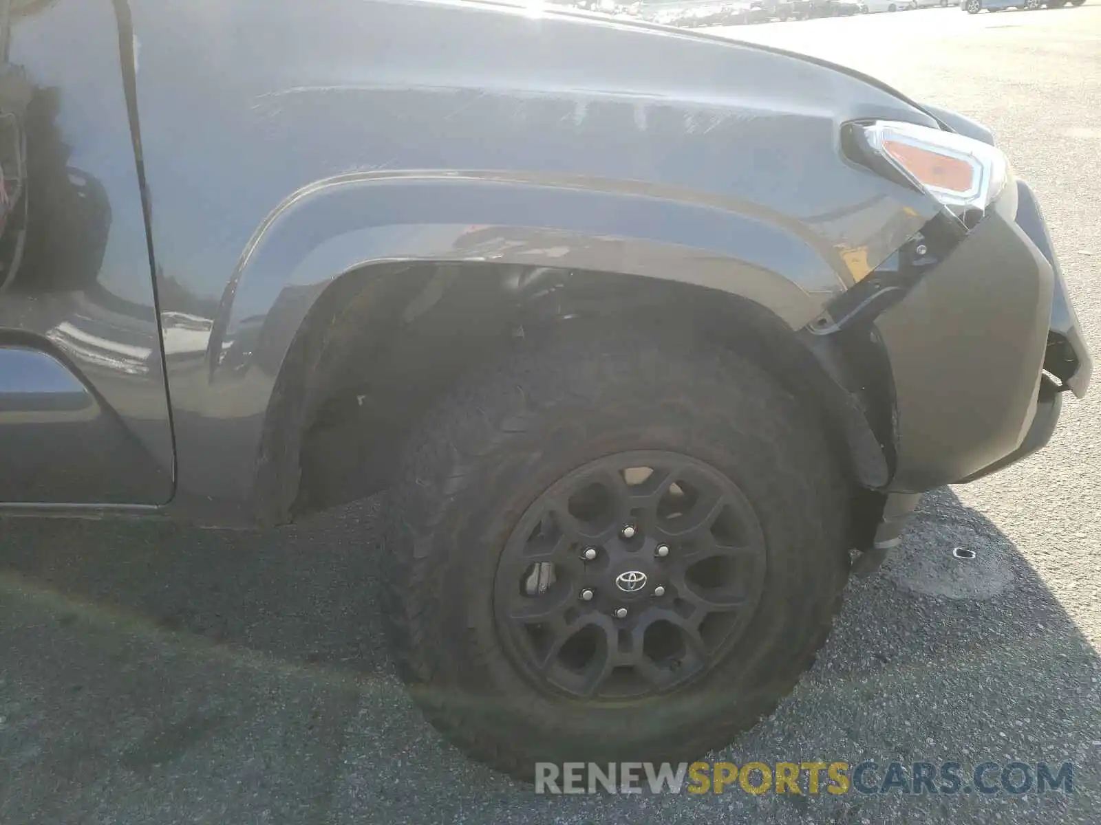 9 Photograph of a damaged car 5TFRX5GNXKX152332 TOYOTA TACOMA 2019