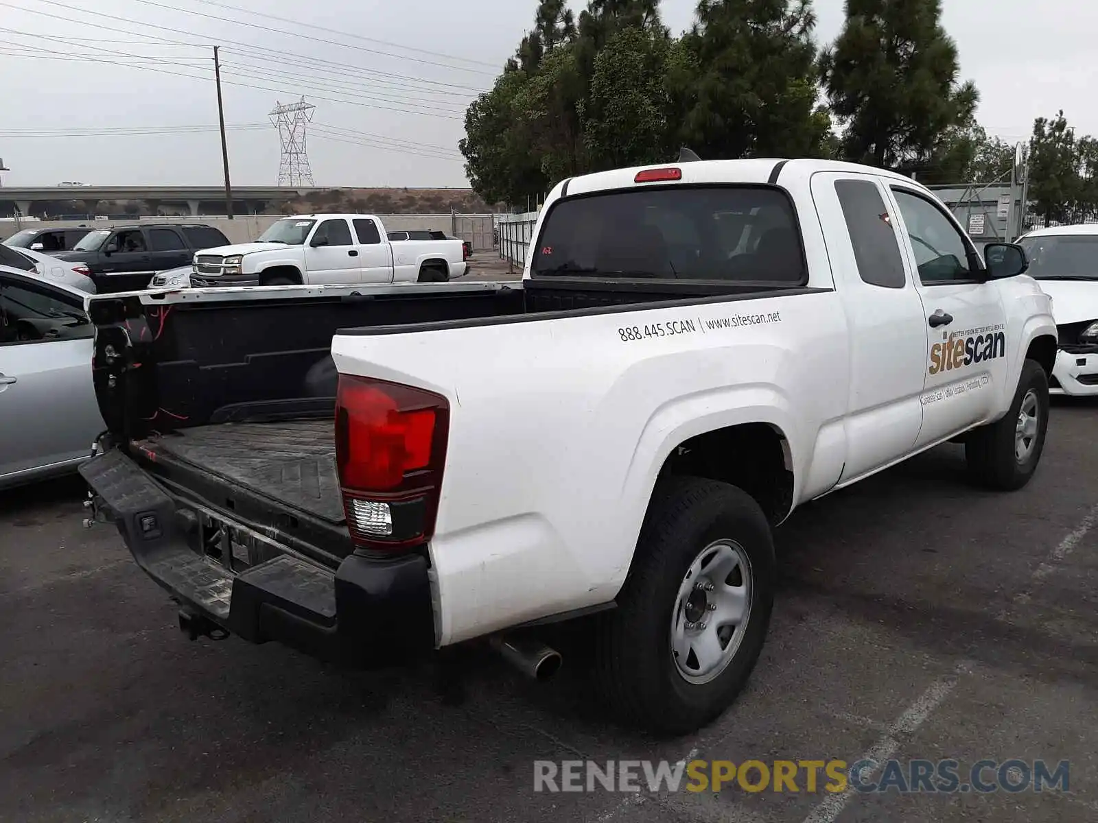 4 Photograph of a damaged car 5TFRX5GNXKX152492 TOYOTA TACOMA 2019