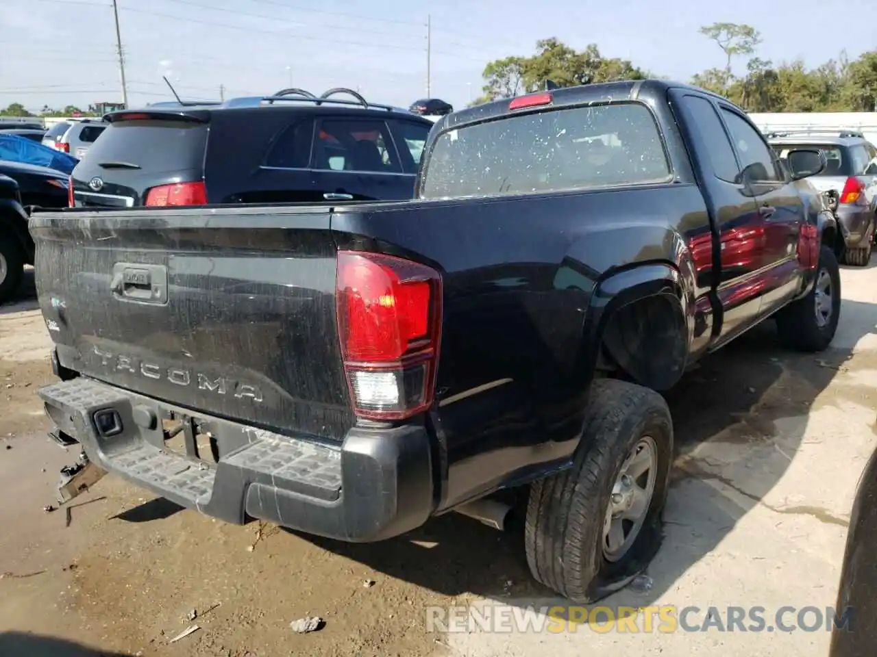 4 Photograph of a damaged car 5TFRX5GNXKX158891 TOYOTA TACOMA 2019