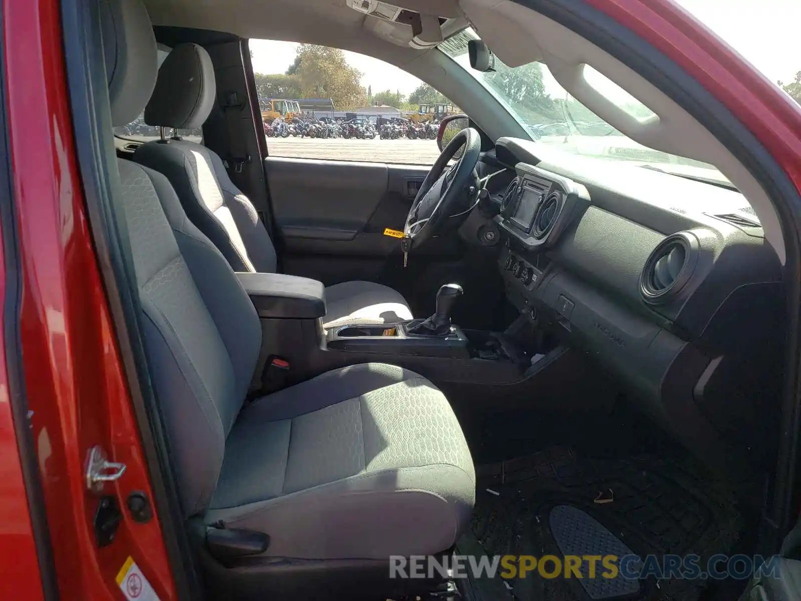 5 Photograph of a damaged car 5TFRX5GNXKX163055 TOYOTA TACOMA 2019