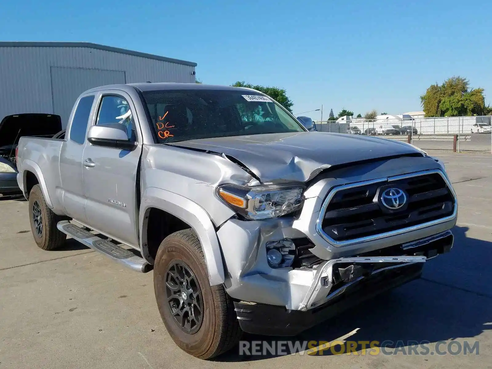 1 Фотография поврежденного автомобиля 5TFRZ5CN1KX075382 TOYOTA TACOMA 2019