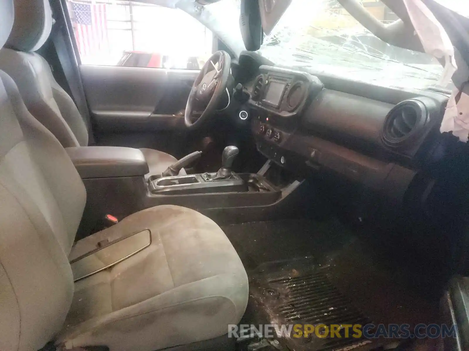 5 Photograph of a damaged car 5TFRZ5CN2KX074354 TOYOTA TACOMA 2019