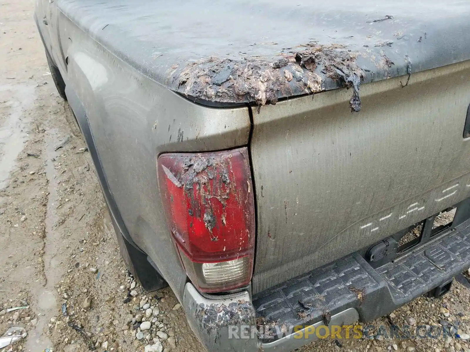 9 Photograph of a damaged car 5TFRZ5CN2KX080526 TOYOTA TACOMA 2019