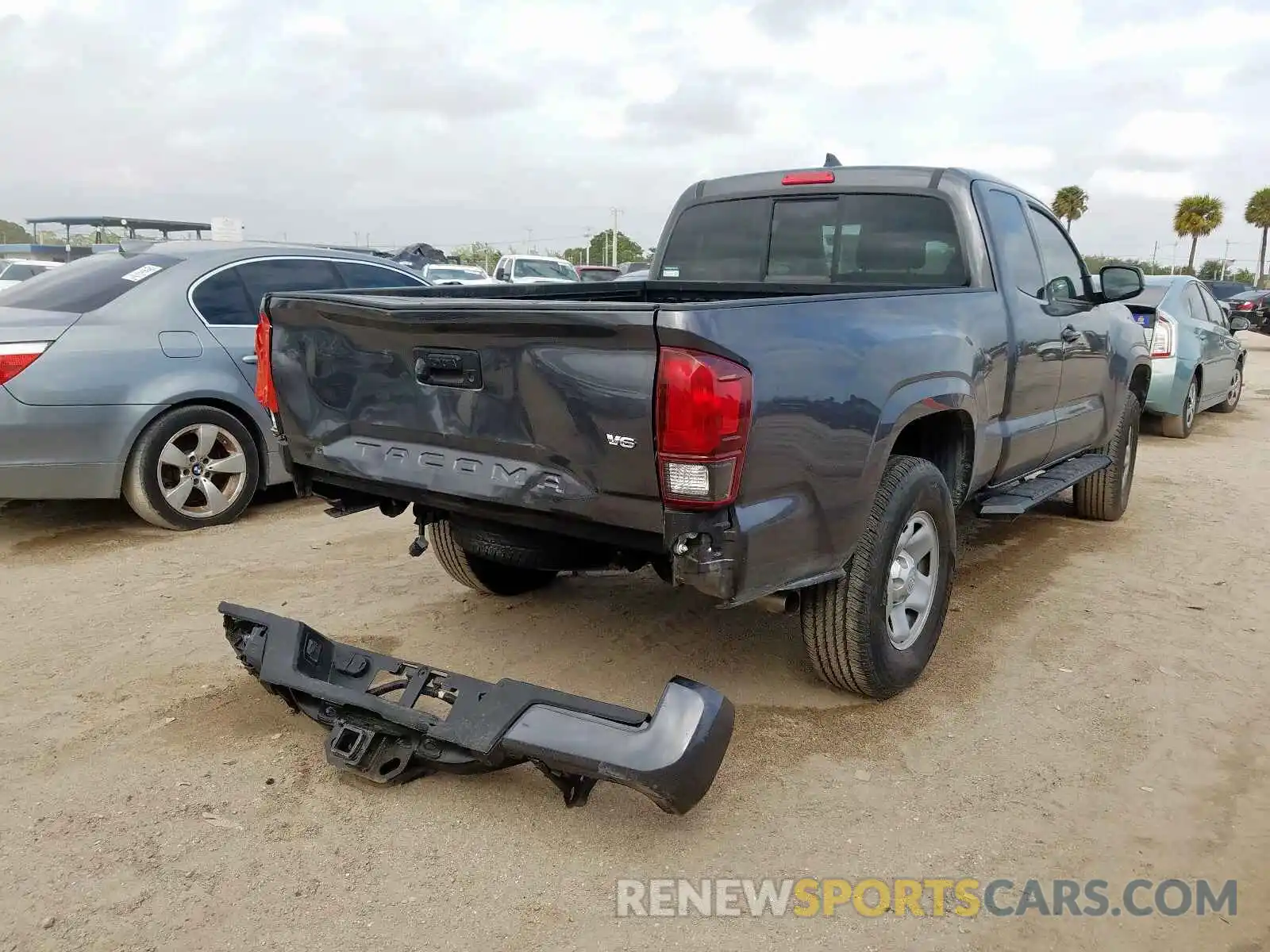 4 Photograph of a damaged car 5TFRZ5CN3KX081264 TOYOTA TACOMA 2019