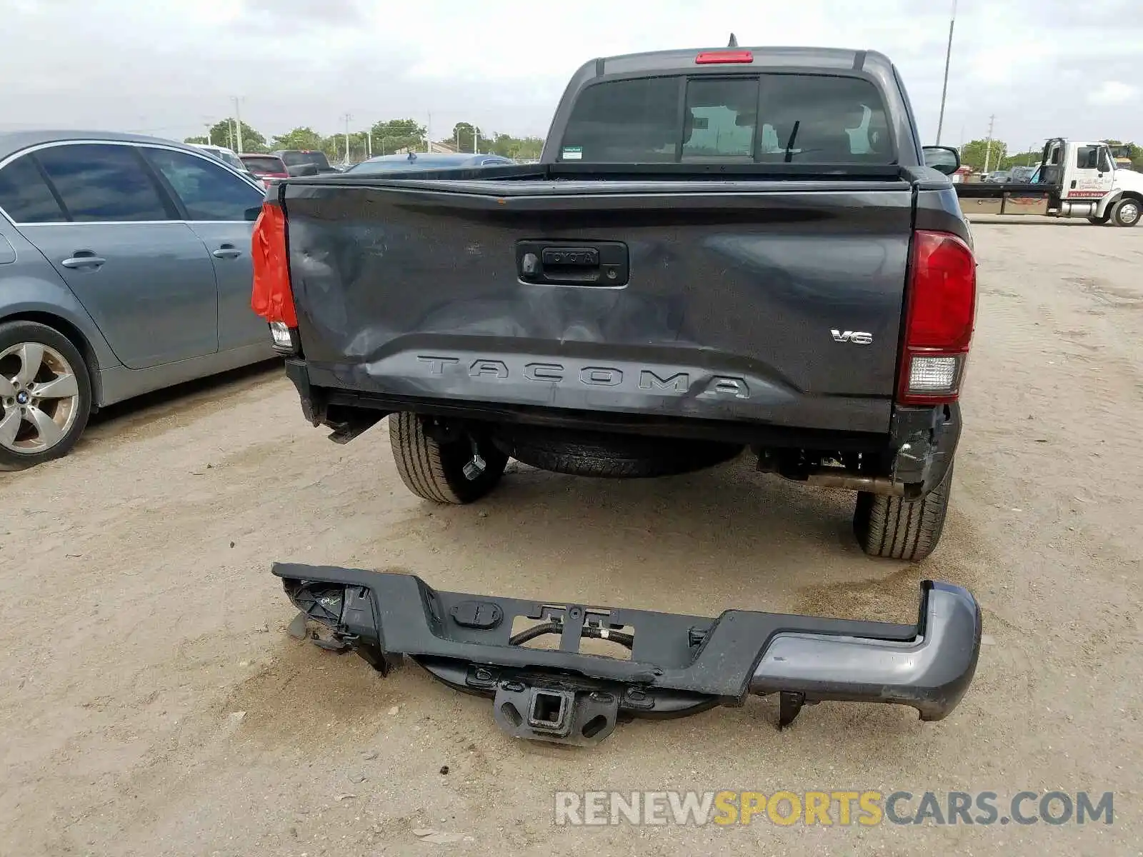 9 Photograph of a damaged car 5TFRZ5CN3KX081264 TOYOTA TACOMA 2019