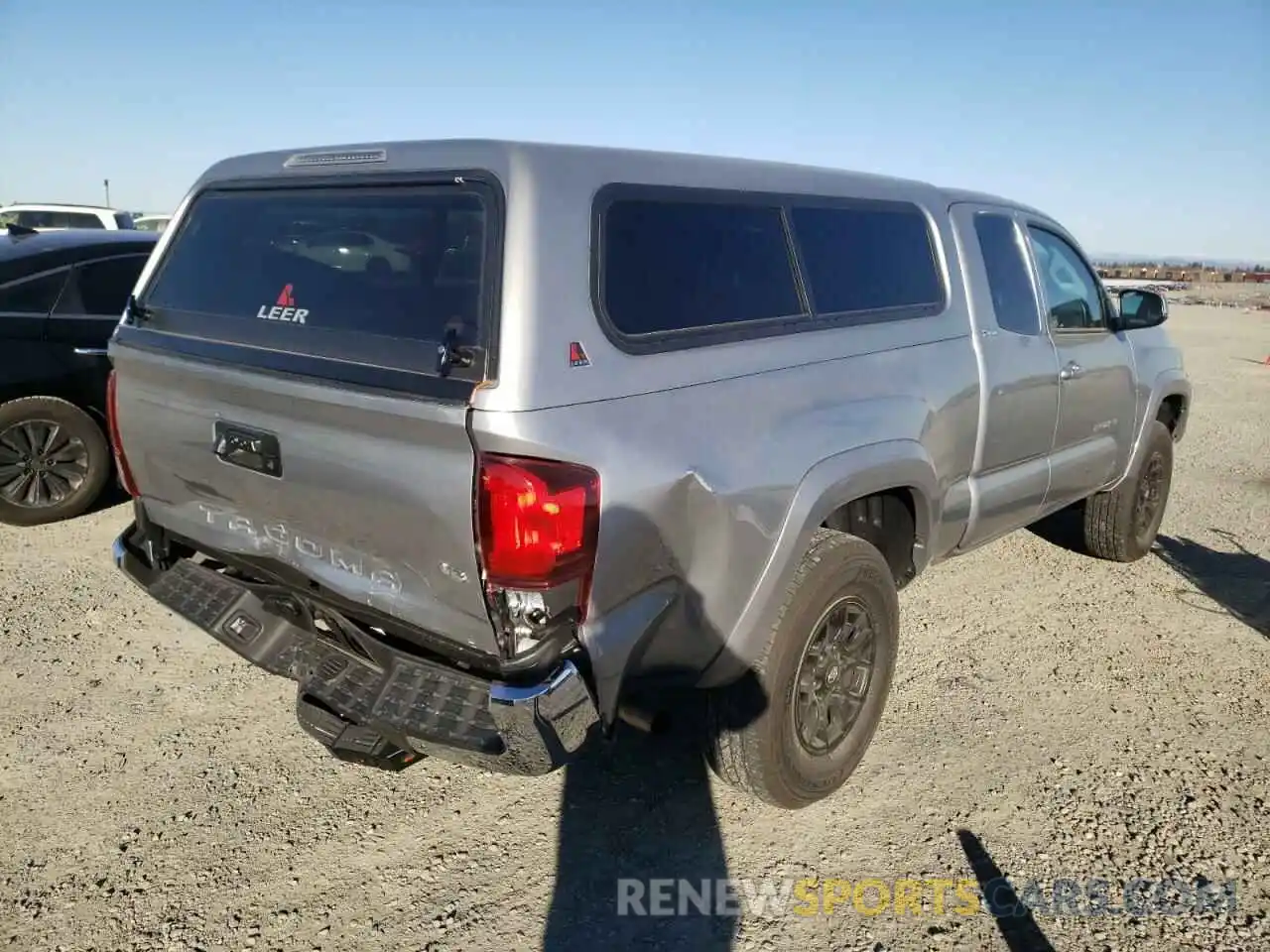 4 Photograph of a damaged car 5TFRZ5CN3KX082866 TOYOTA TACOMA 2019