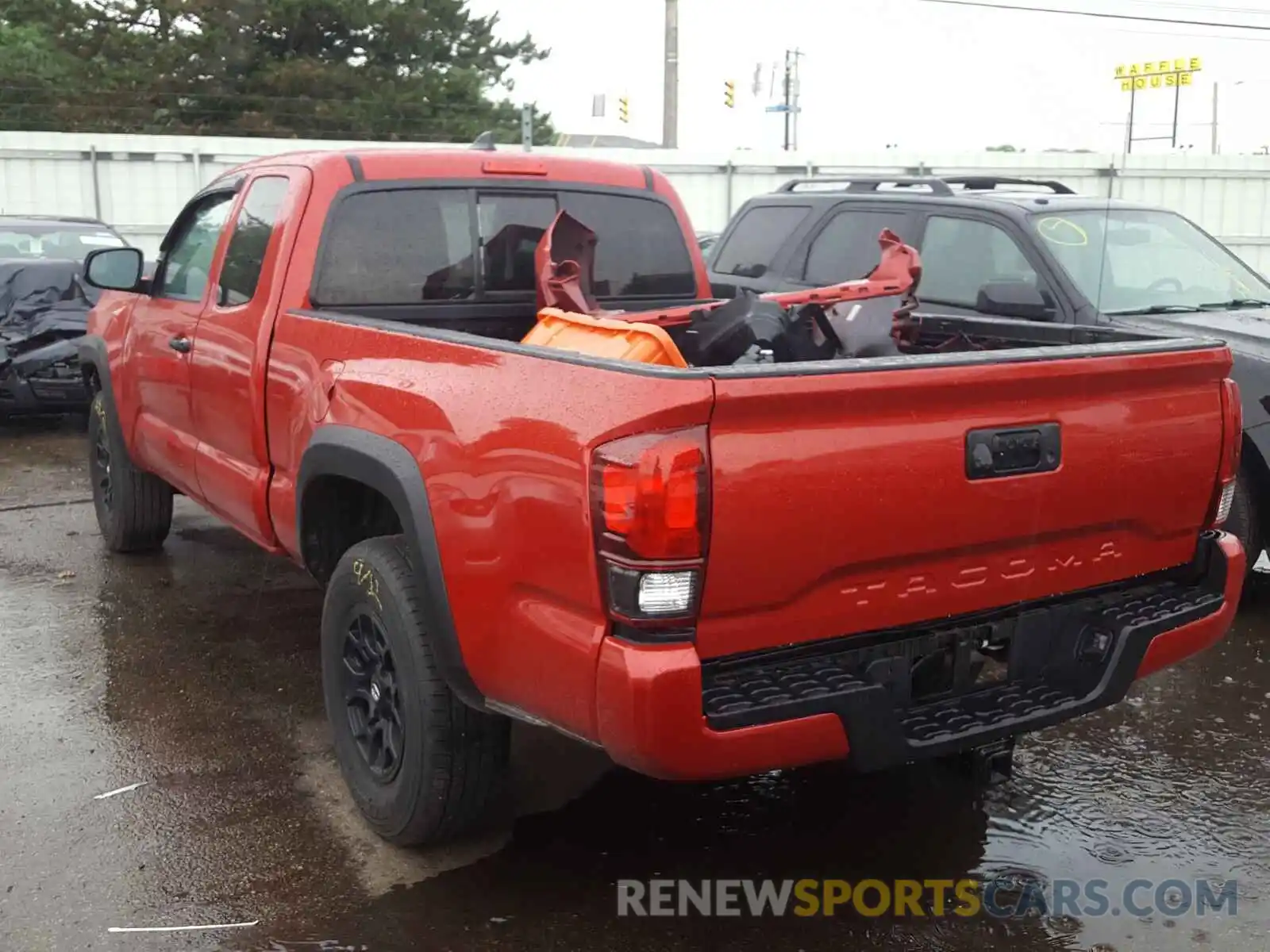 3 Photograph of a damaged car 5TFRZ5CN3KX082950 TOYOTA TACOMA 2019