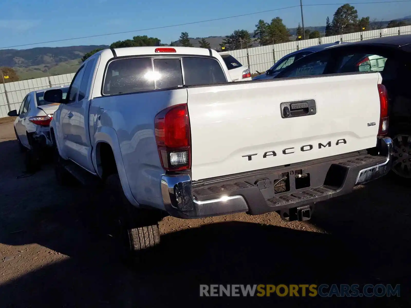 3 Photograph of a damaged car 5TFRZ5CN3KX085315 TOYOTA TACOMA 2019