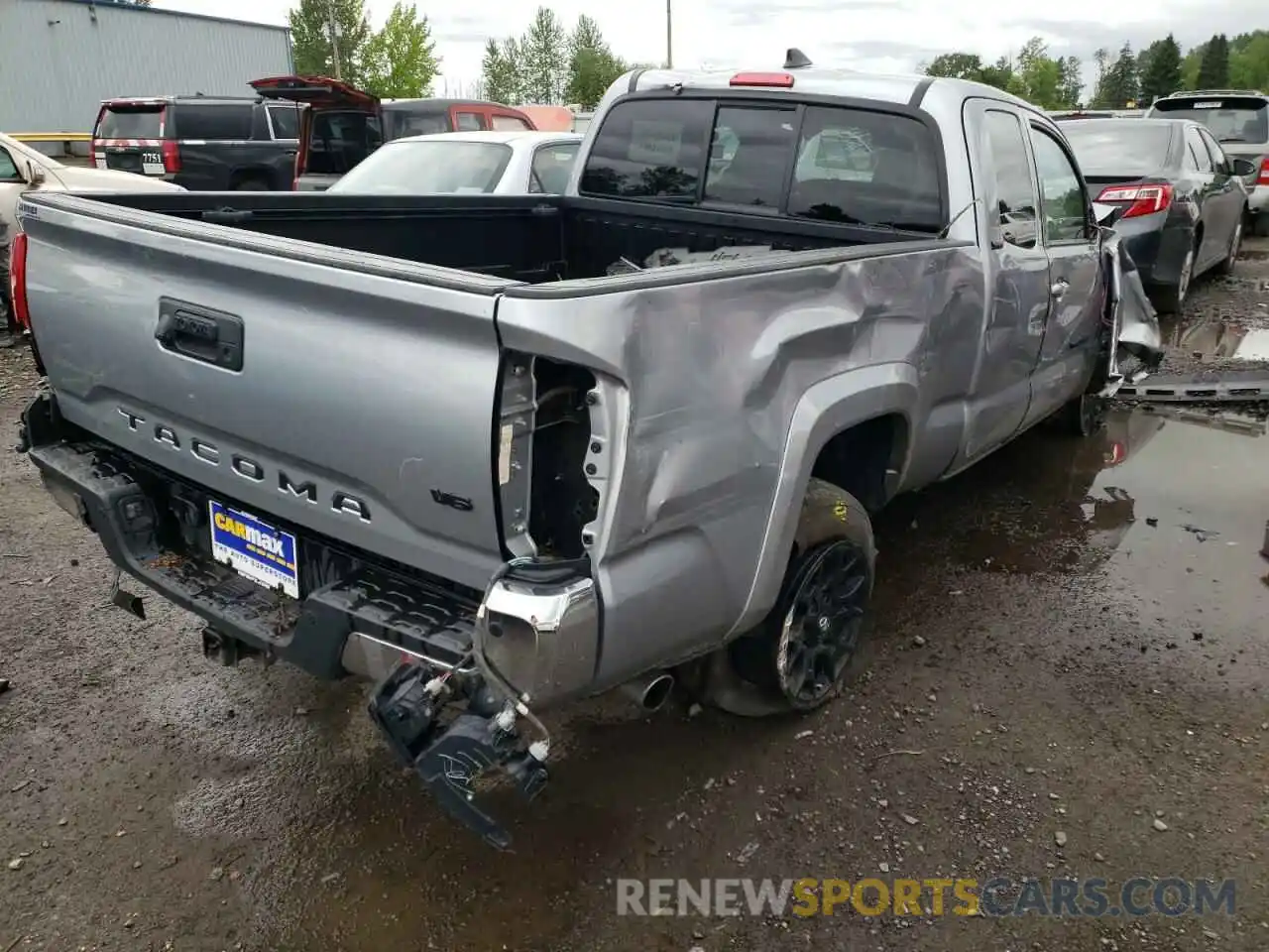 4 Photograph of a damaged car 5TFRZ5CN4KX083623 TOYOTA TACOMA 2019