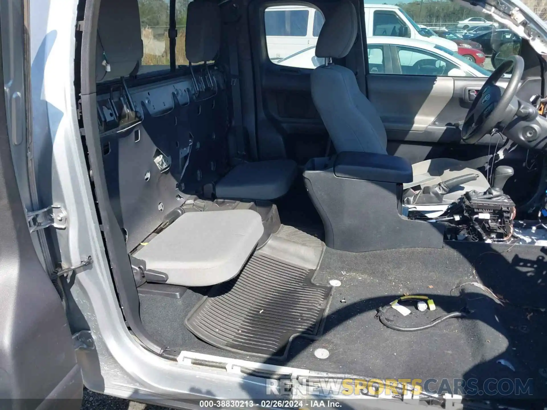 8 Photograph of a damaged car 5TFRZ5CN5KX080956 TOYOTA TACOMA 2019