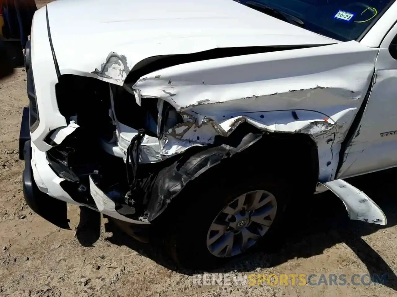 9 Photograph of a damaged car 5TFRZ5CN5KX086143 TOYOTA TACOMA 2019