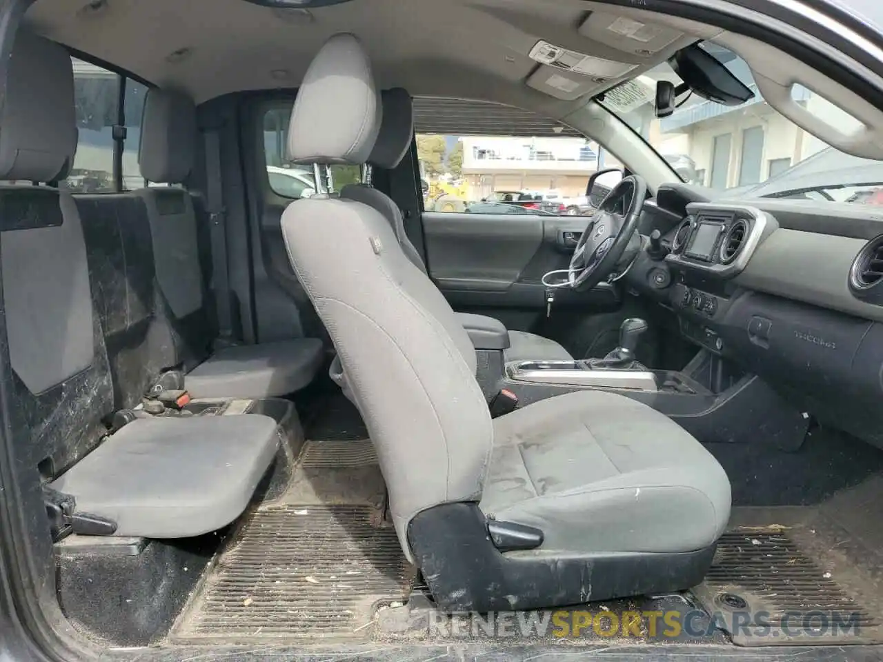 10 Photograph of a damaged car 5TFRZ5CN5KX086305 TOYOTA TACOMA 2019