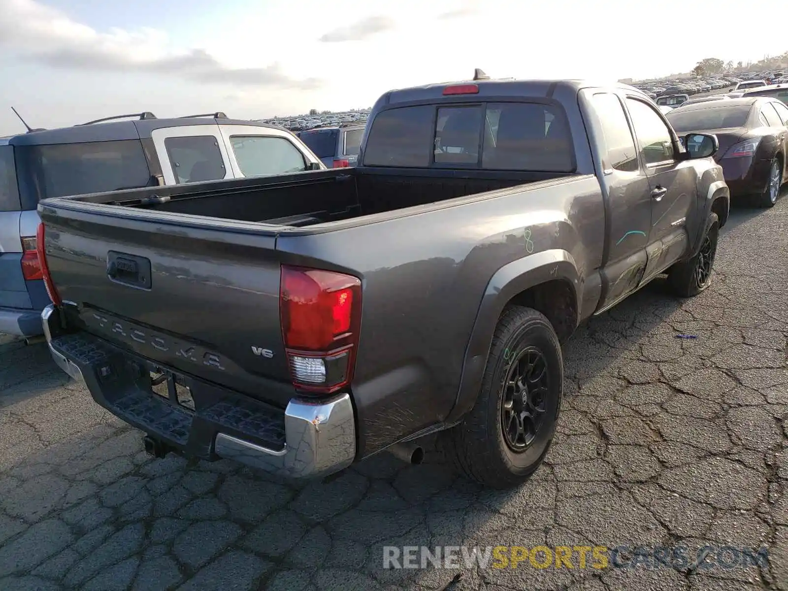 4 Фотография поврежденного автомобиля 5TFRZ5CN7KX077296 TOYOTA TACOMA 2019