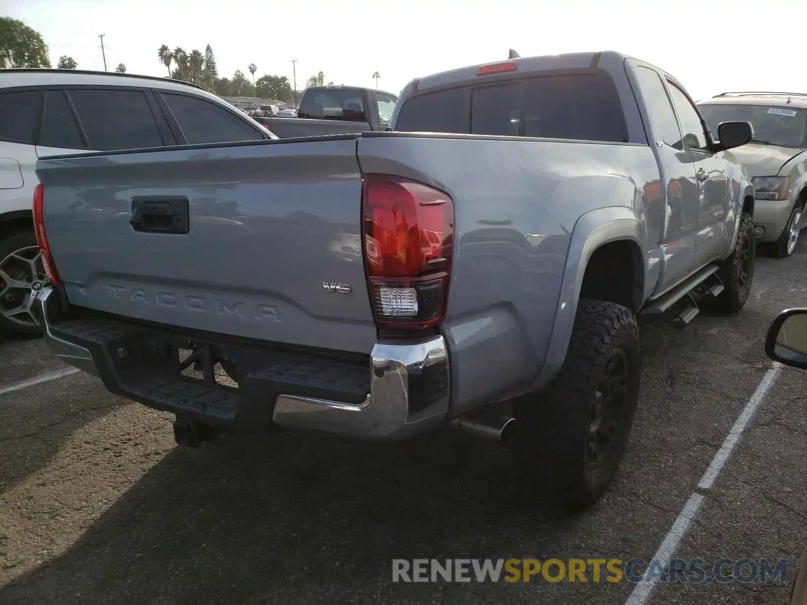 4 Photograph of a damaged car 5TFRZ5CN8KX080711 TOYOTA TACOMA 2019