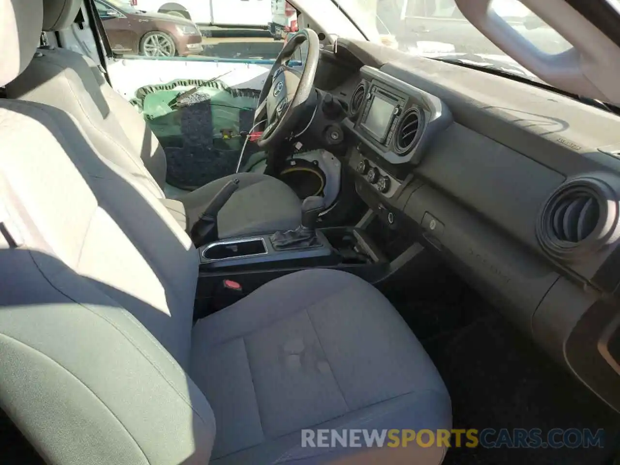 5 Photograph of a damaged car 5TFRZ5CN9KX081334 TOYOTA TACOMA 2019