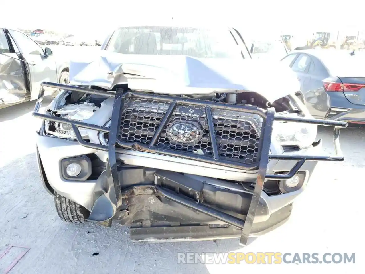 9 Photograph of a damaged car 5TFRZ5CN9KX086288 TOYOTA TACOMA 2019