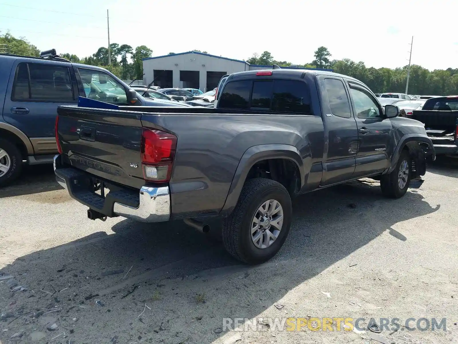 4 Photograph of a damaged car 5TFRZ5CNXKX073601 TOYOTA TACOMA 2019