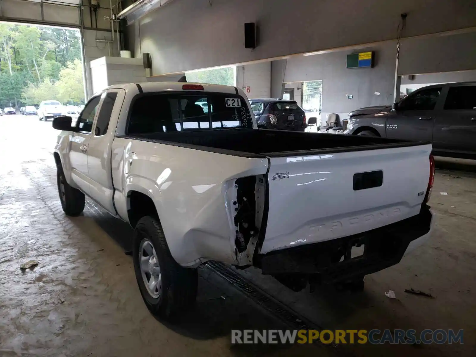 3 Photograph of a damaged car 5TFRZ5CNXKX082301 TOYOTA TACOMA 2019