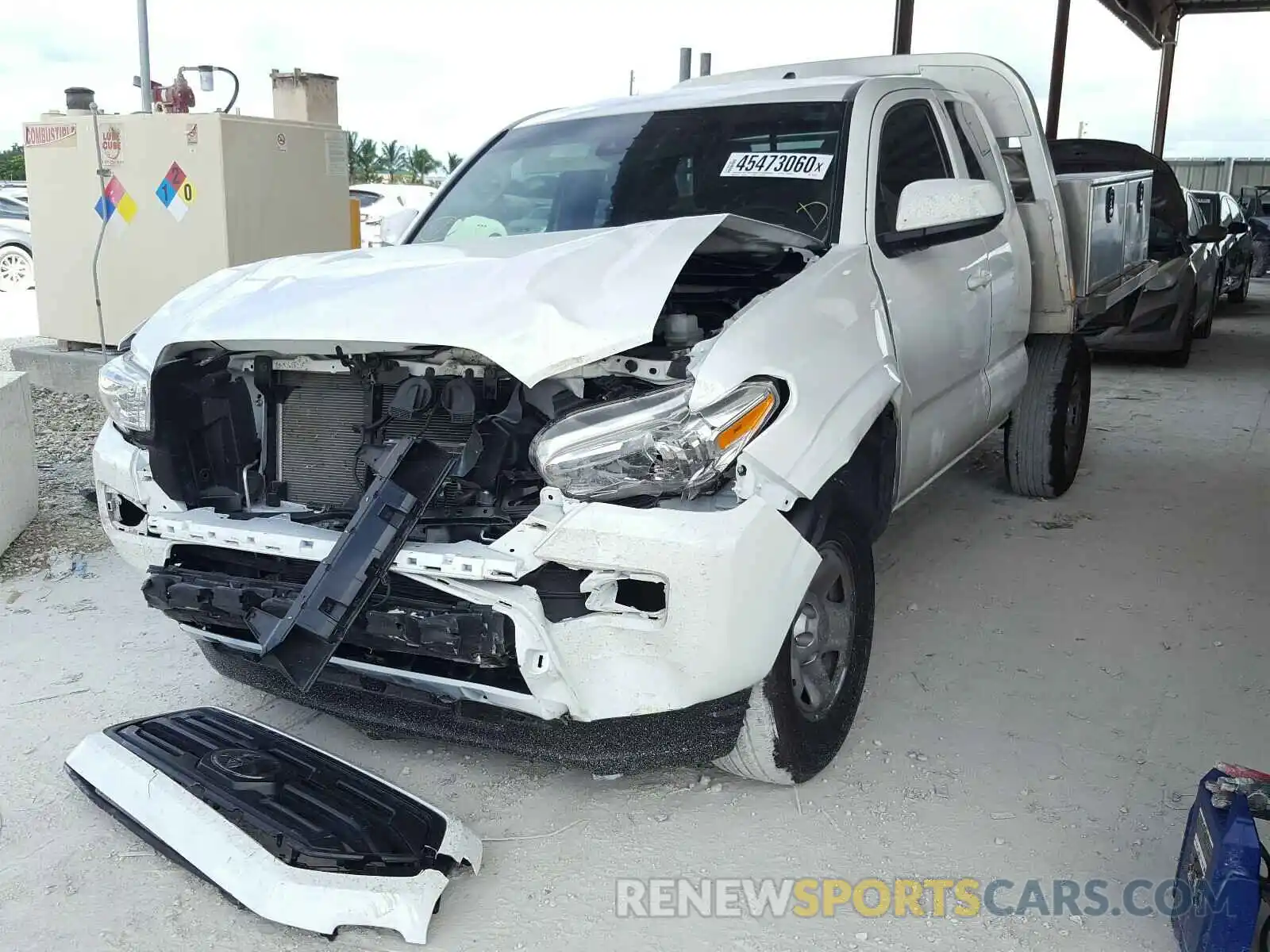 2 Photograph of a damaged car 5TFRZ5CNXKX085408 TOYOTA TACOMA 2019