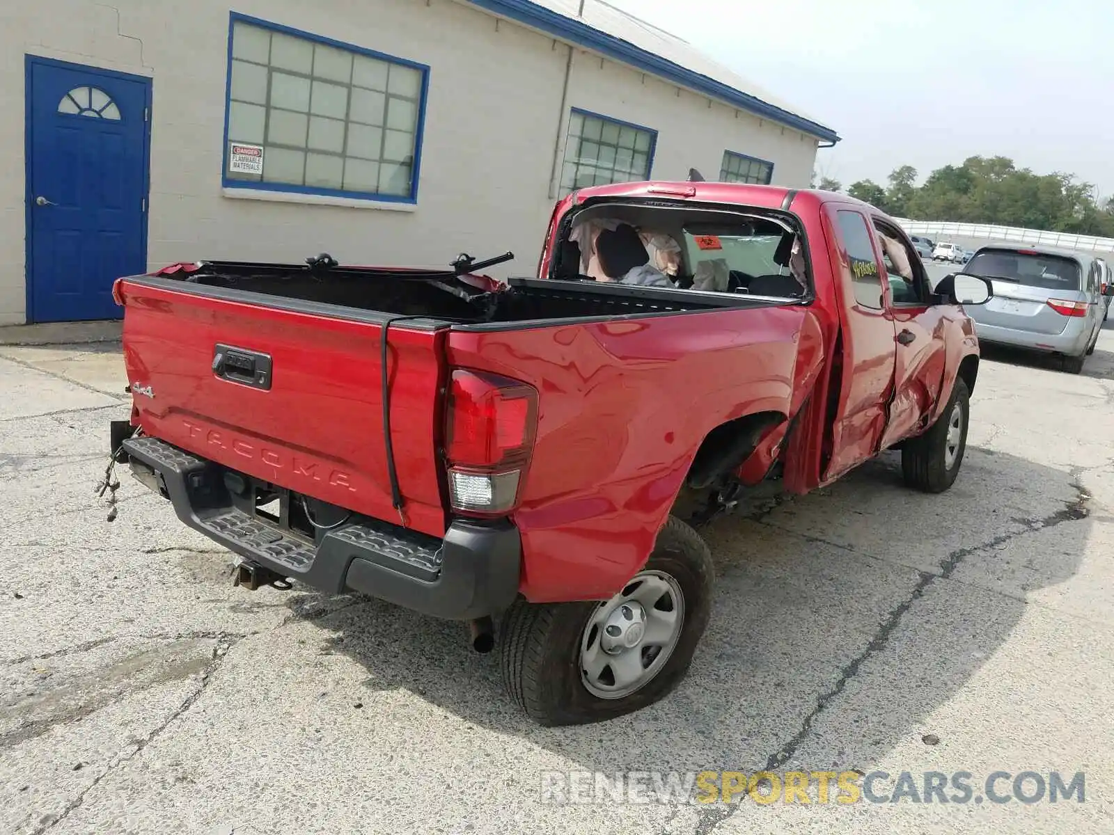 4 Photograph of a damaged car 5TFSX5EN4KX070360 TOYOTA TACOMA 2019