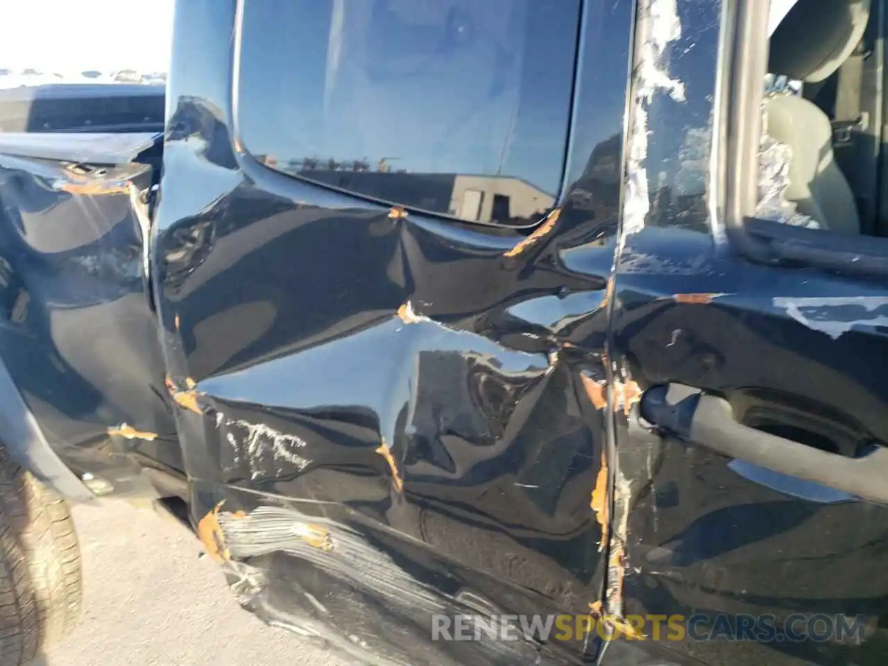 10 Photograph of a damaged car 5TFSX5EN8KX065839 TOYOTA TACOMA 2019