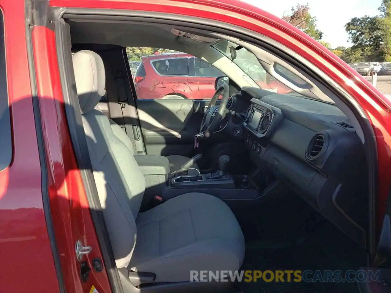 5 Photograph of a damaged car 5TFSX5EN9KX069866 TOYOTA TACOMA 2019