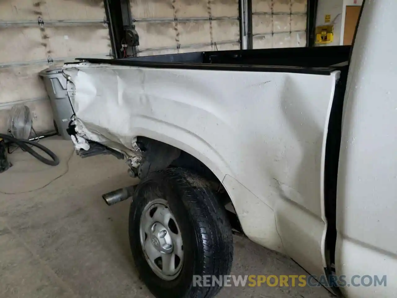 9 Photograph of a damaged car 5TFSX5EN9KX070130 TOYOTA TACOMA 2019