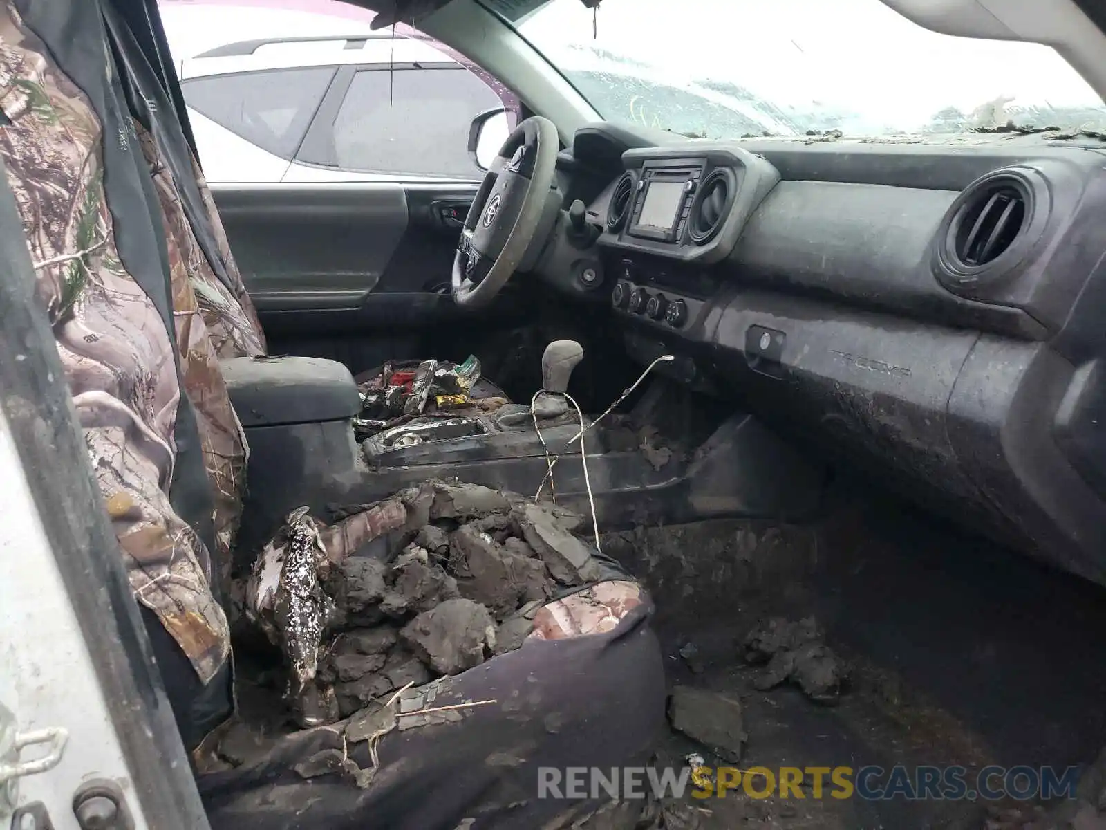 5 Photograph of a damaged car 5TFSX5ENXKX064613 TOYOTA TACOMA 2019