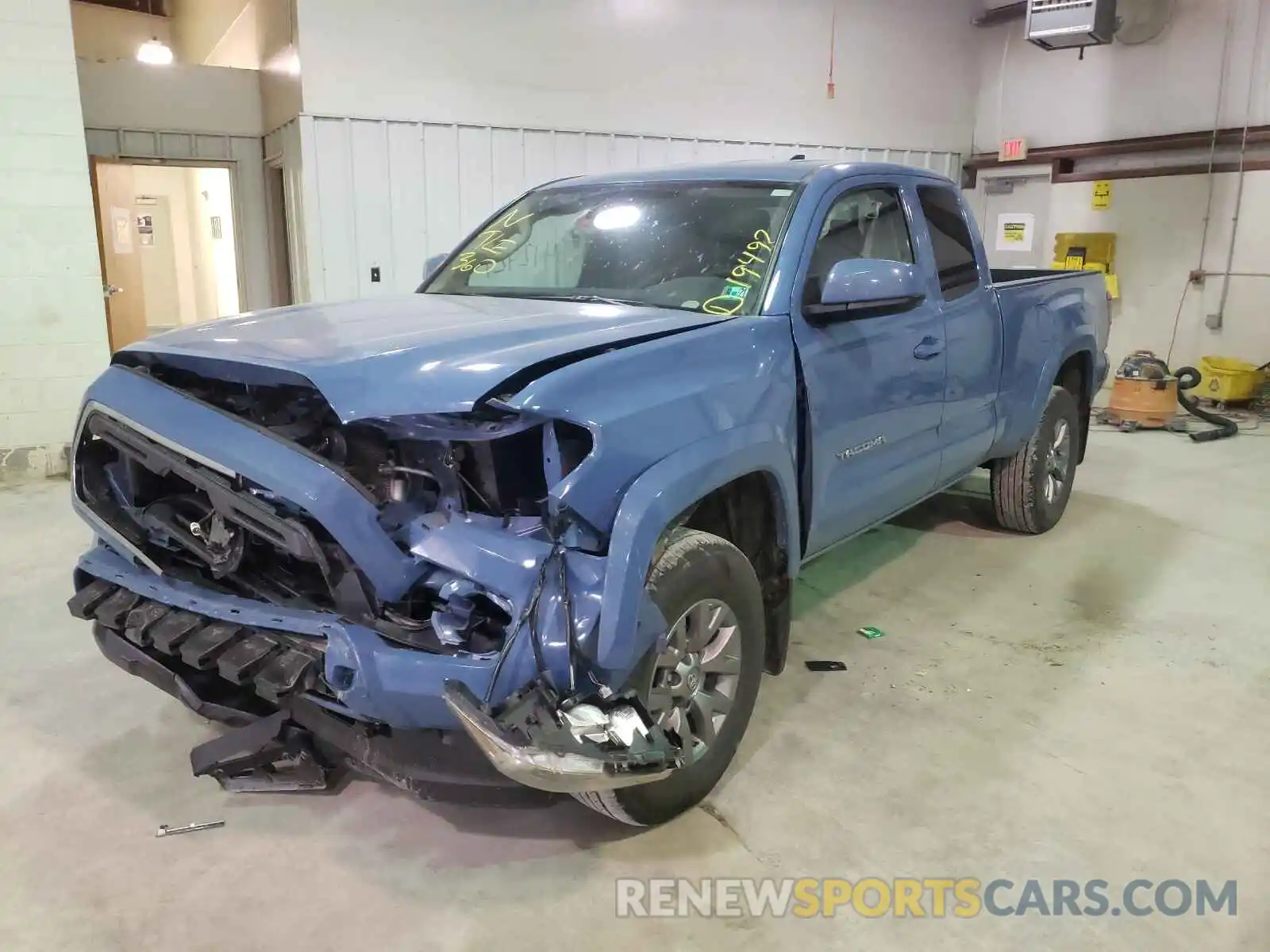 2 Photograph of a damaged car 5TFSX5ENXKX067303 TOYOTA TACOMA 2019