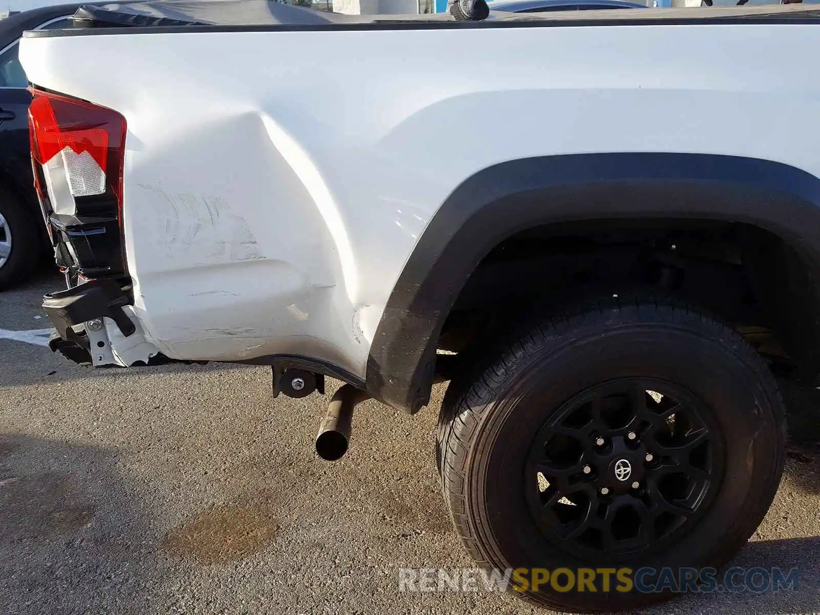 9 Photograph of a damaged car 5TFSZ5AN0KX189412 TOYOTA TACOMA 2019