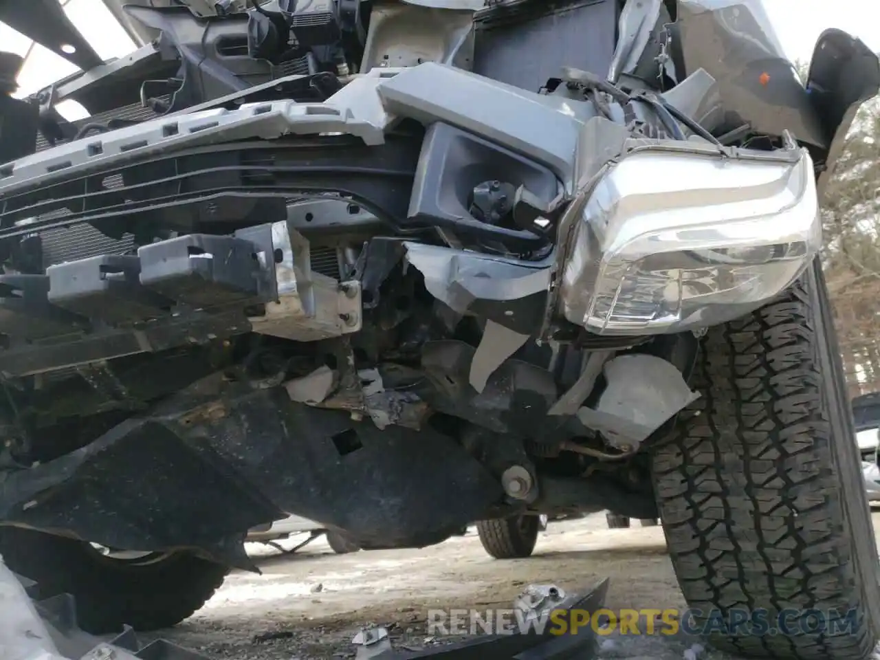 9 Photograph of a damaged car 5TFSZ5AN1KX169492 TOYOTA TACOMA 2019