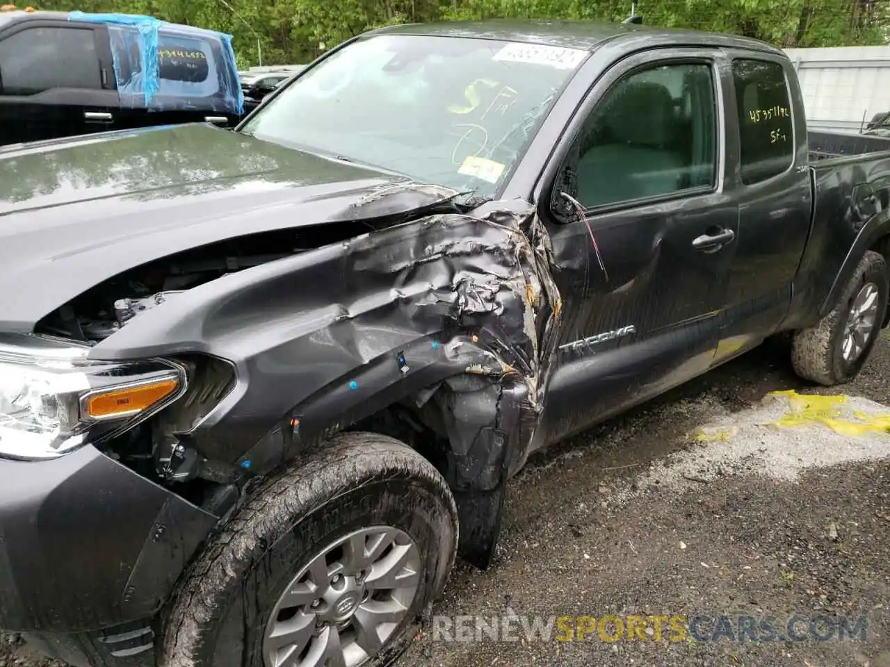 9 Photograph of a damaged car 5TFSZ5AN1KX182839 TOYOTA TACOMA 2019