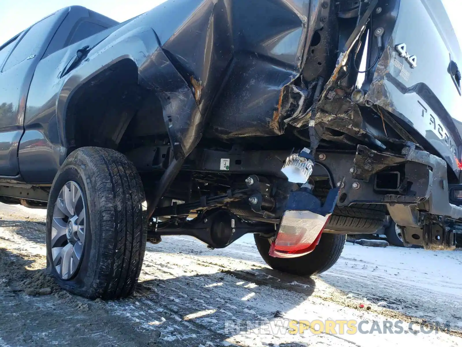 9 Photograph of a damaged car 5TFSZ5AN1KX187393 TOYOTA TACOMA 2019
