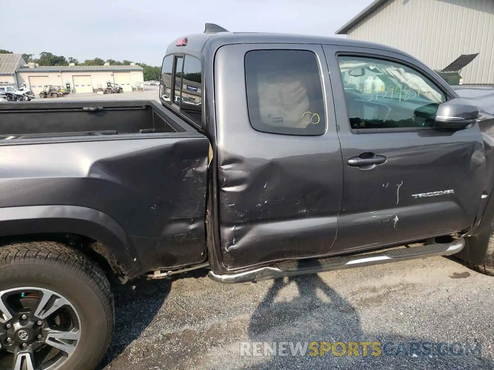 9 Photograph of a damaged car 5TFSZ5AN2KX186589 TOYOTA TACOMA 2019